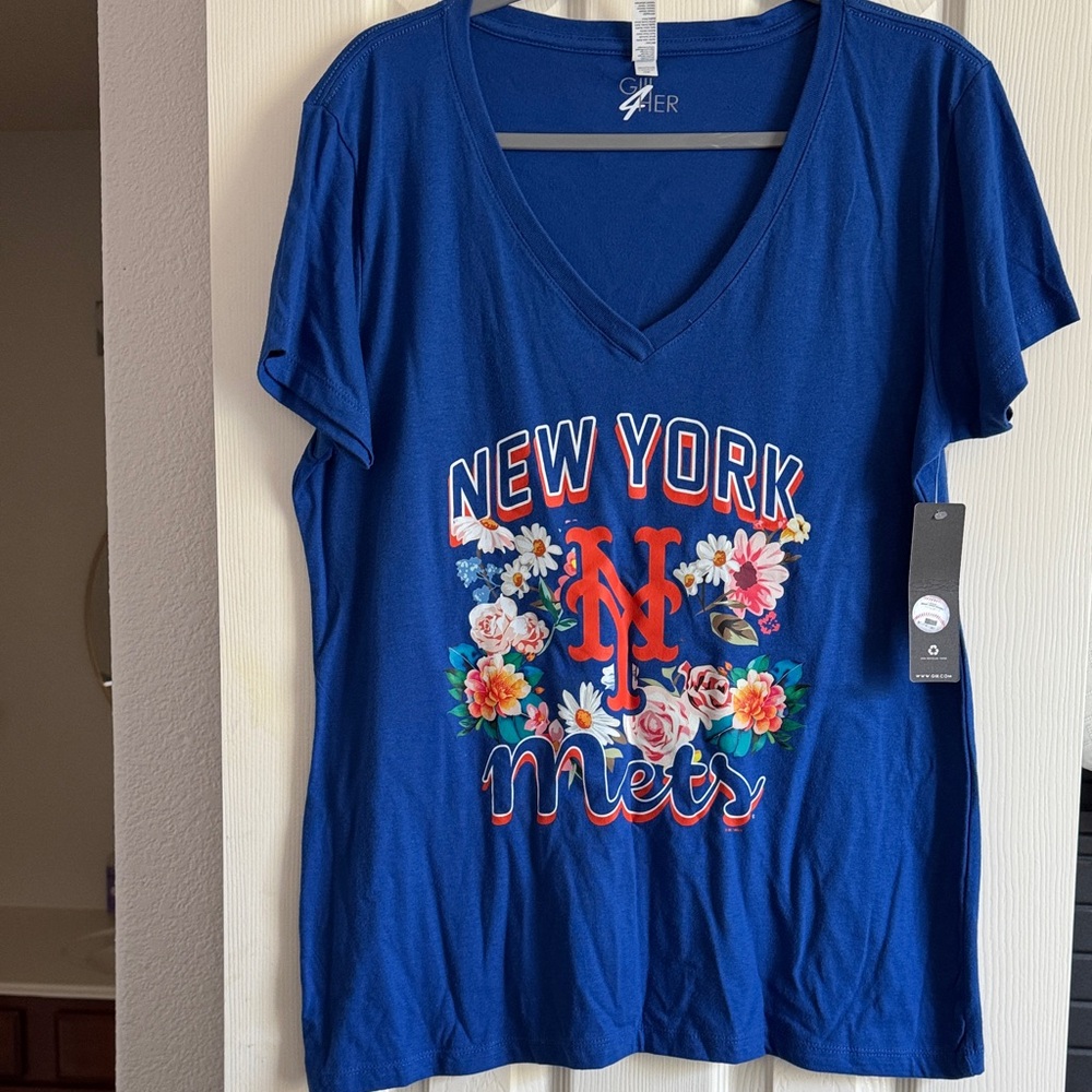NWT New York Mets Women's Blue Floral Logo V-Neck Tee